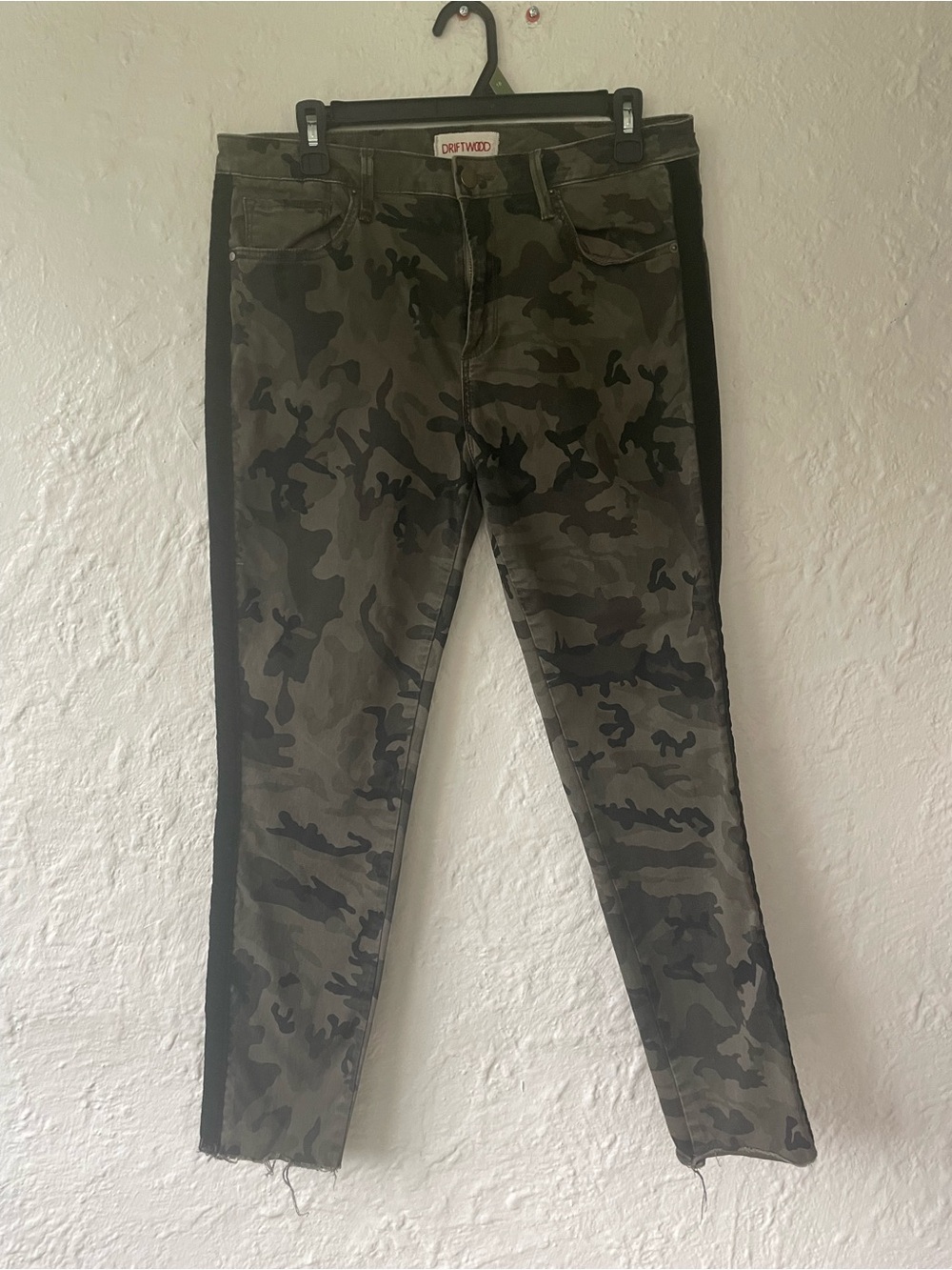 Driftwood Jackie Skinny Ankle Jeans camouflage fray hem tuxedo stripes; 31